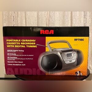 VINTAGE RCA RADIO, new, open box